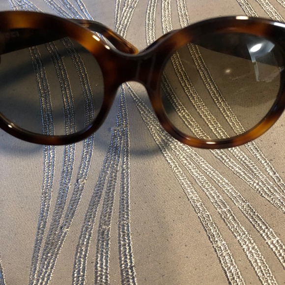 Gucci Brown Tortoise Sunglasses with Stars on Arms - Picture 6 of 9